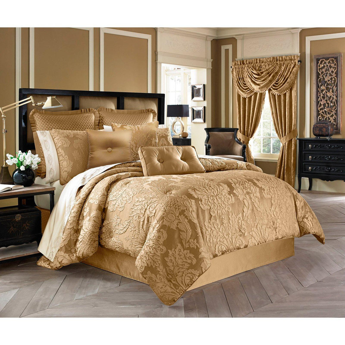 Colonial 4 Piece Comforter Set by Five Queens Court