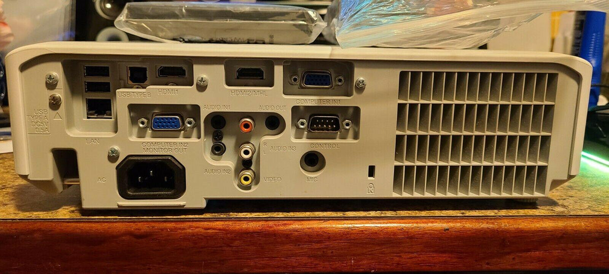 hitachi cp-x3042wn projector 3lcd home theater computer office tv/video used