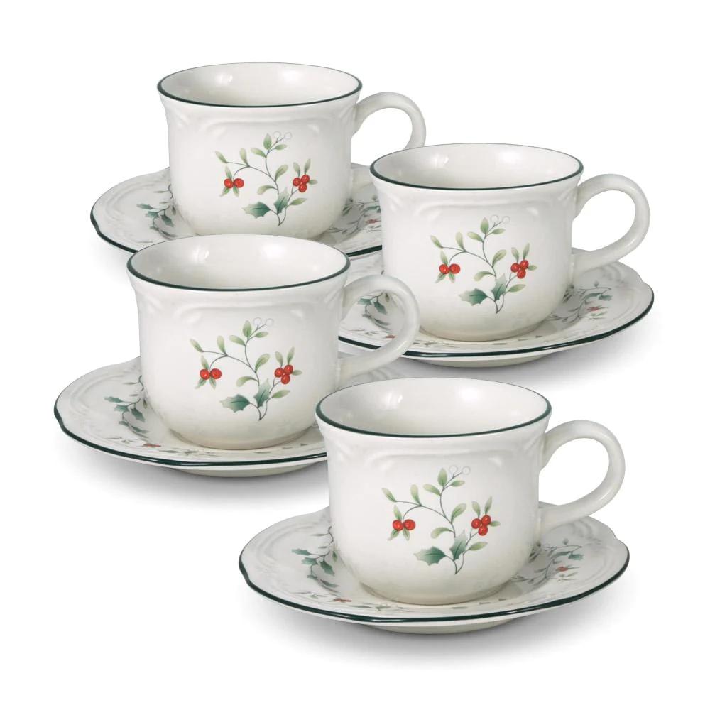 WinterberrySet of 4 Cups and Saucers