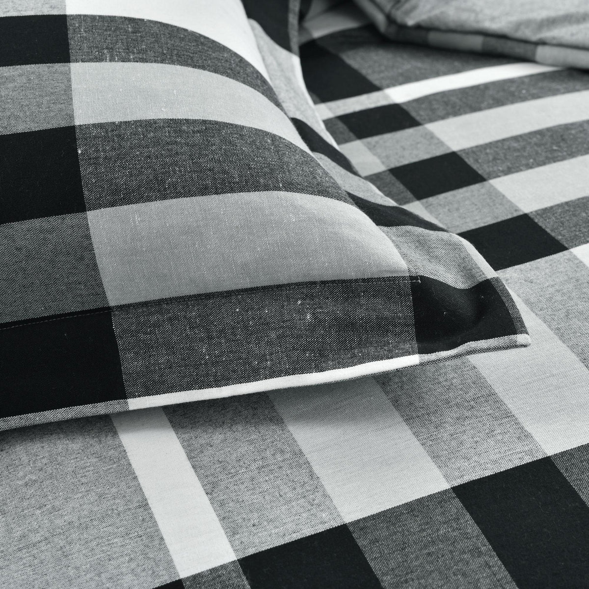 Lush Decor Farmhouse Yarn Dyed Plaid Eco-Friendly Recycled Cotton Reversible Comforter, King, Black/White, 5-Pc Set
