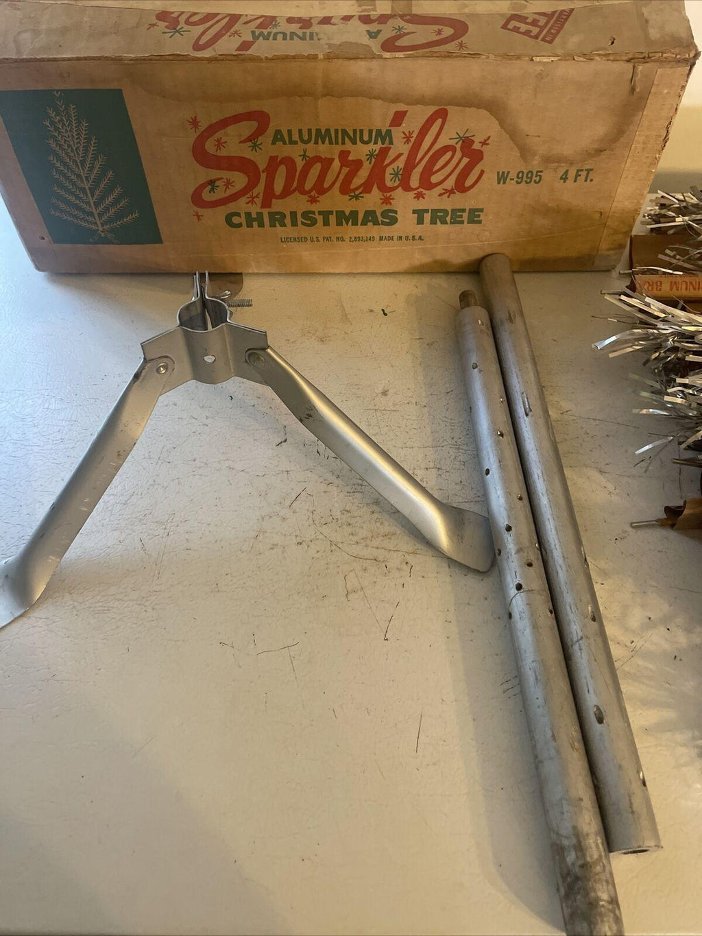 Sparkler Aluminum 4 Ft Christmas Tree Complete In Box W-995 / 49 Branches
