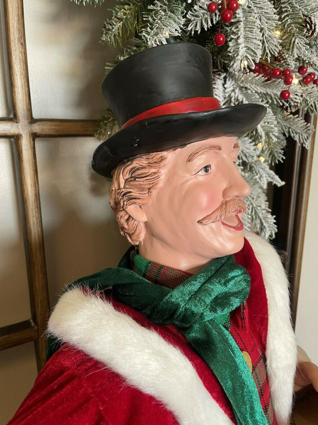 35" Plaid Velvet Caroler Family Set of 4
