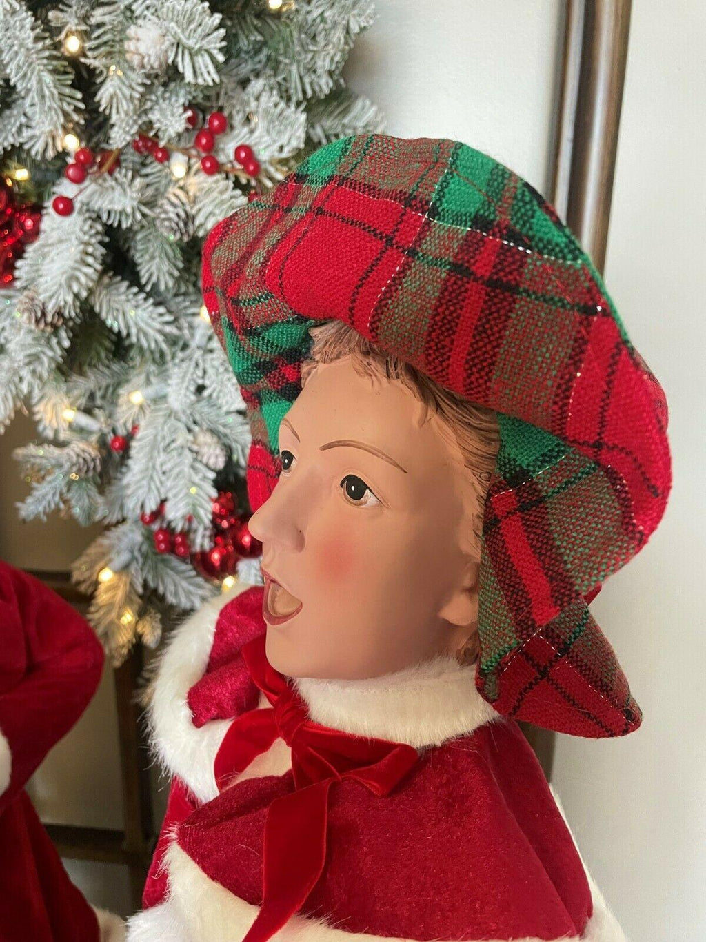 35" Plaid Velvet Caroler Family Set of 4