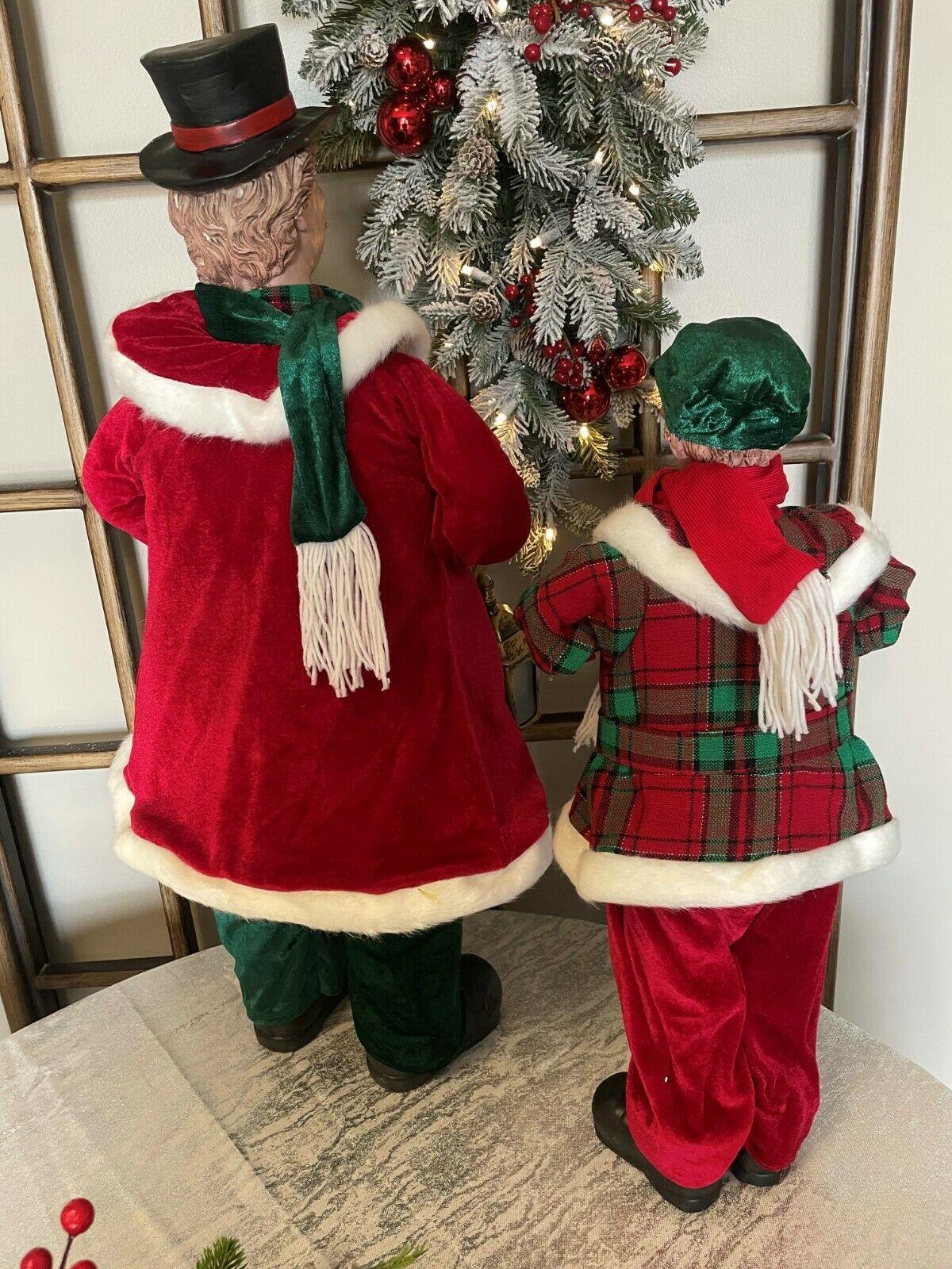 35" Plaid Velvet Caroler Family Set of 4