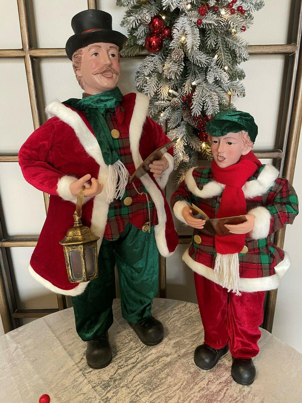 35" Plaid Velvet Caroler Family Set of 4
