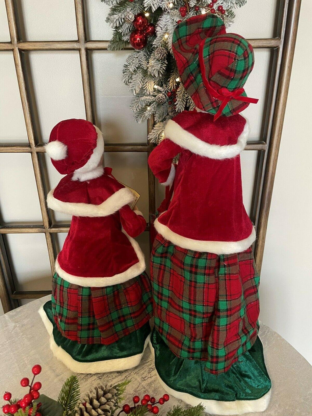 35" Plaid Velvet Caroler Family Set of 4