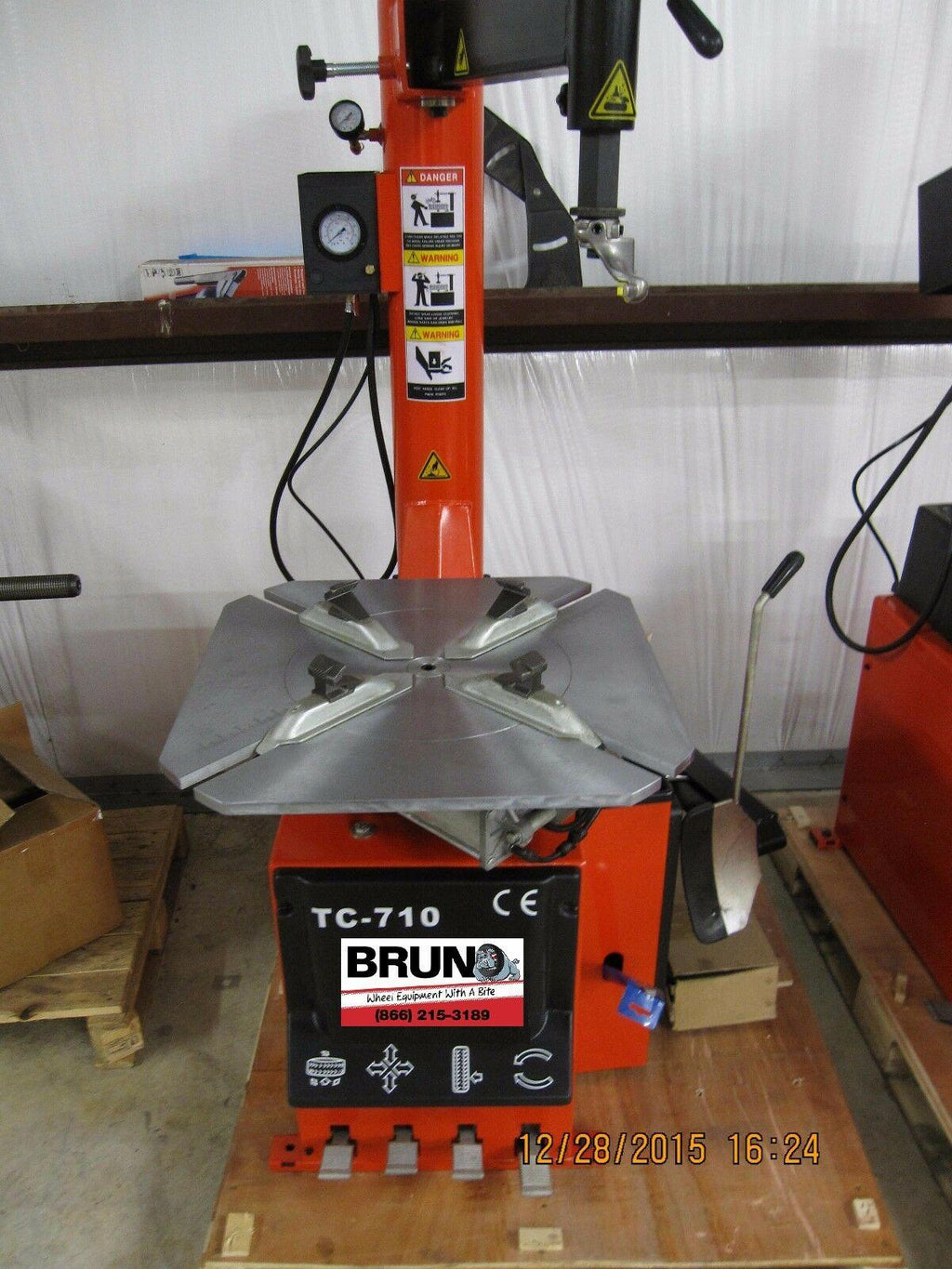 Tire Changer  Tire Machine  12 Month Warranty!!   Clamps open to 28"  like coats