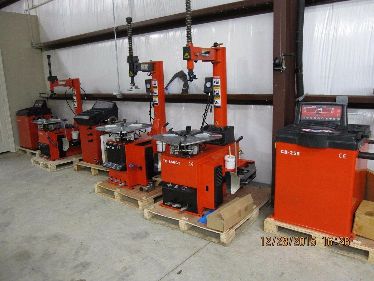 Tire Changer  Tire Machine  12 Month Warranty!!   Clamps open to 28"  like coats