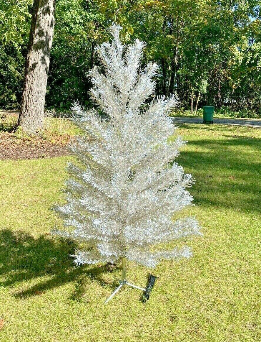 Silver Aluminum Sapphire Regal 7 ft Christmas Taper Tree Curl &amp;Twist