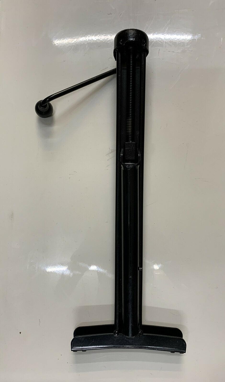MGB GT & Roadster original jack BHA5329 NOS
