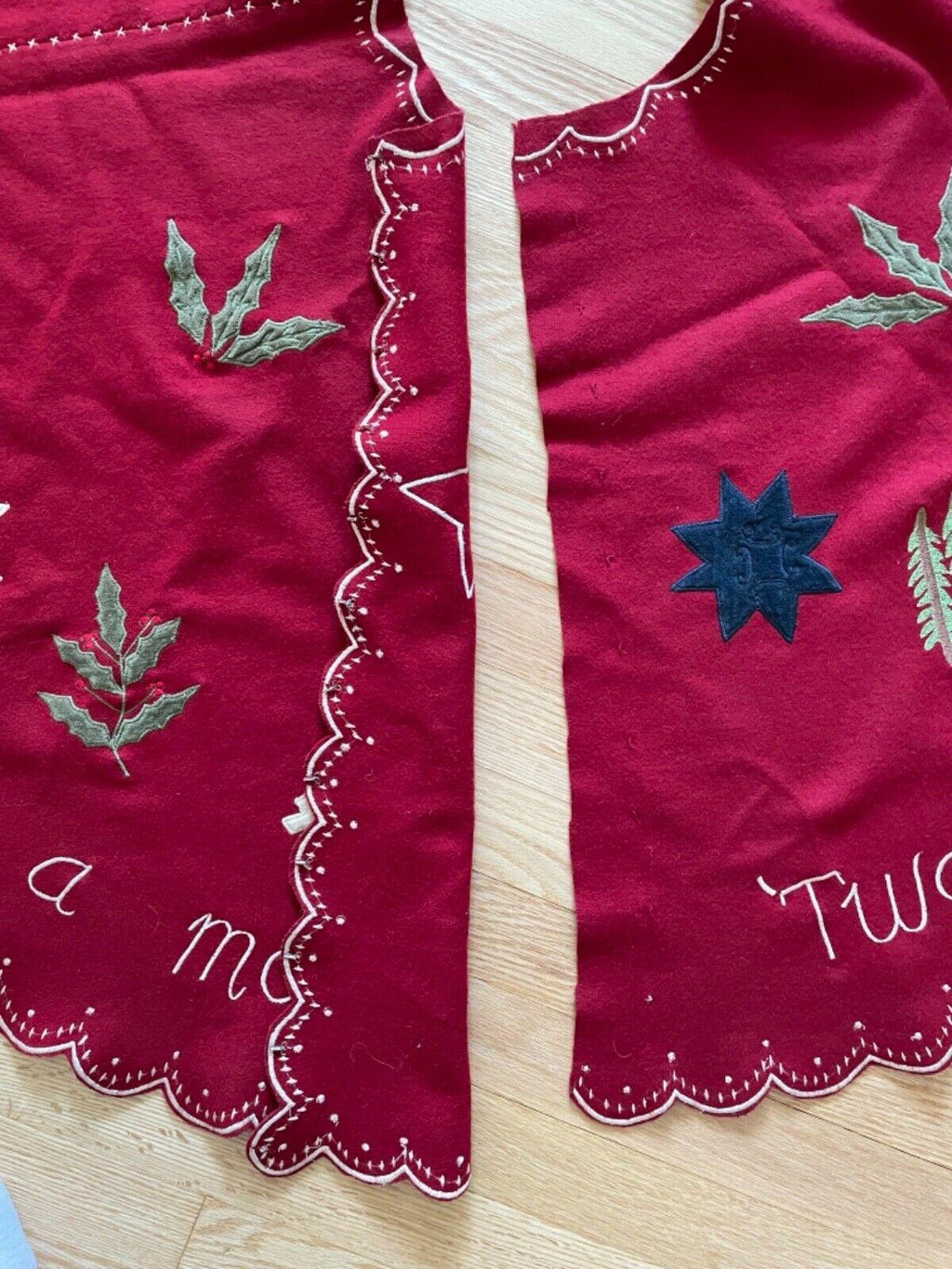 1990 Anthropologie Red Embroidered Christmas Tree Skirt 55