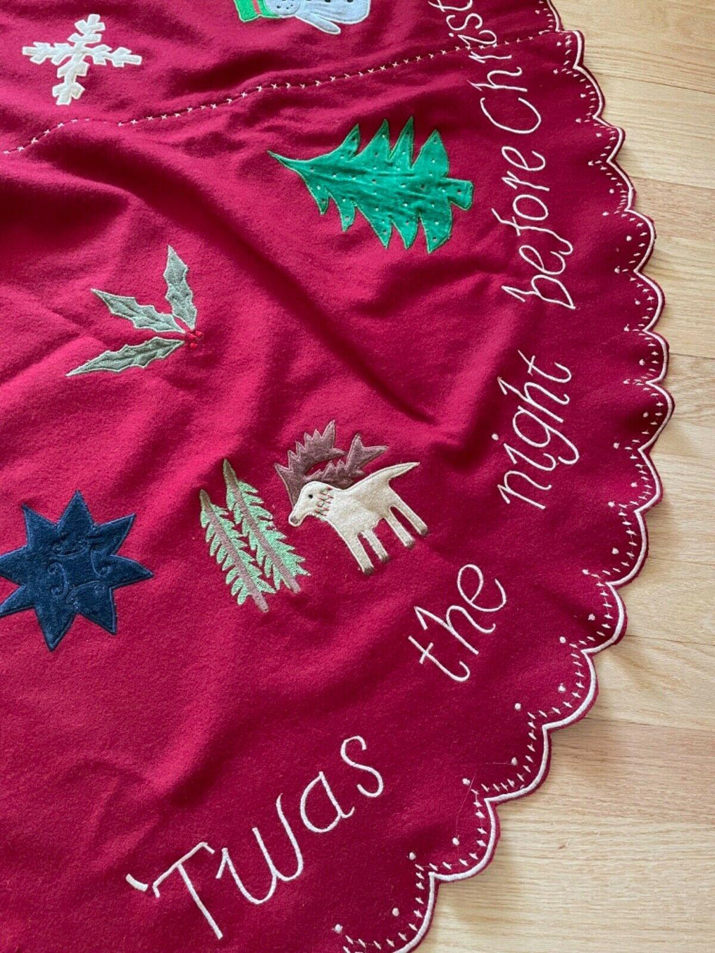 1990 Anthropologie Red Embroidered Christmas Tree Skirt 55