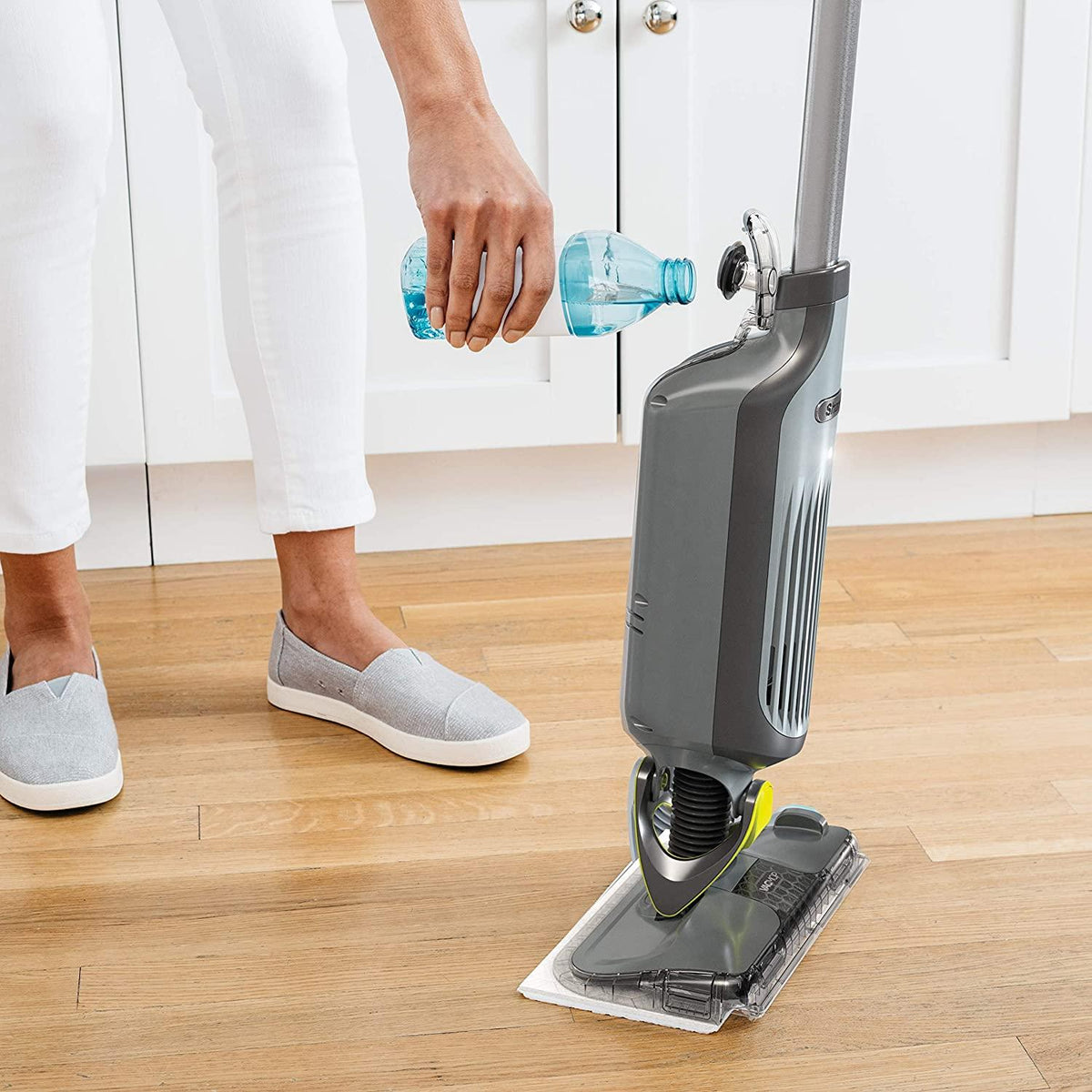 Shark VM252 VACMOP Pro Cordless Hard Floor Vacuum Mop with LED Headlights, 4 Disposable Pads &amp; 12 oz. Cleaning Solution, Charcoal Gray