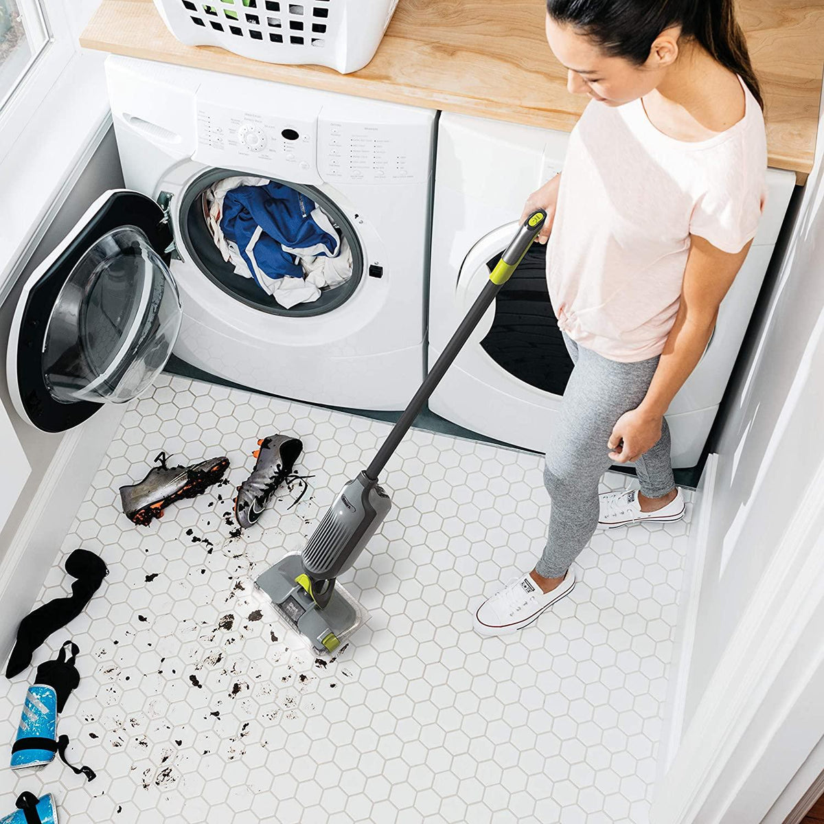 Shark VM252 VACMOP Pro Cordless Hard Floor Vacuum Mop with LED Headlights, 4 Disposable Pads &amp; 12 oz. Cleaning Solution, Charcoal Gray