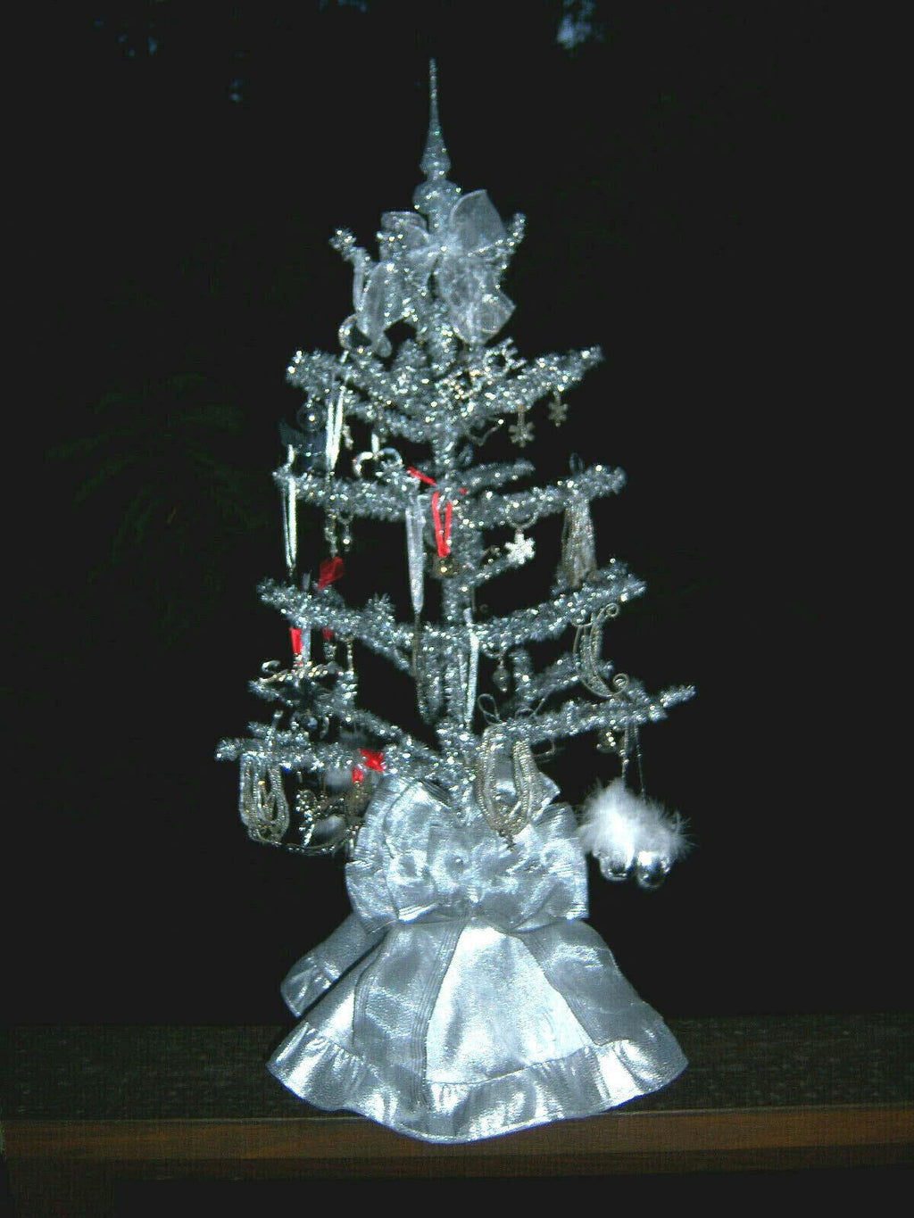 PRETTY RETRO 3 FT VTG WIRED TINSEL SILVER FEATHER STYLE XMAS TREE ORNAMENTS