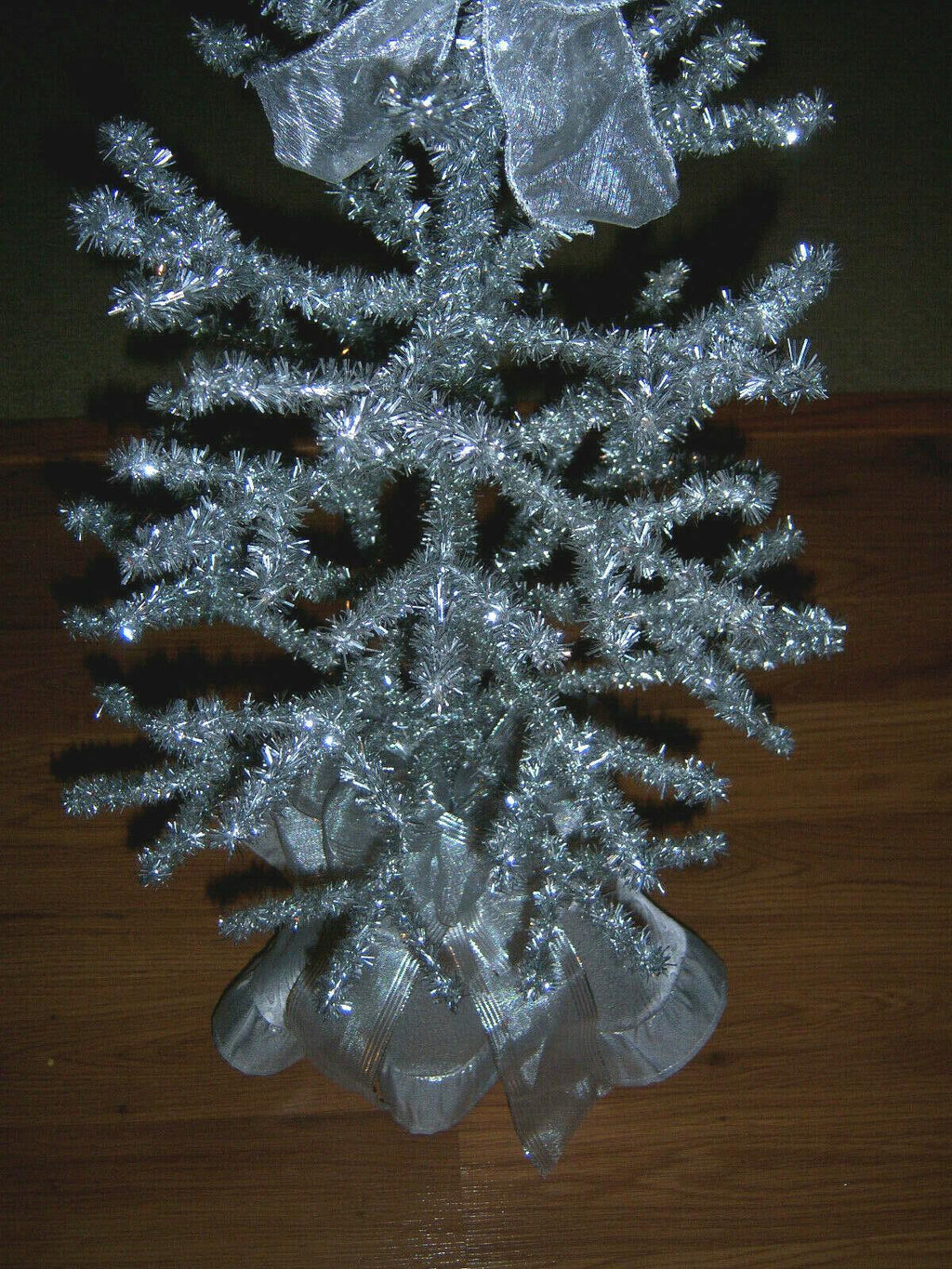PRETTY RETRO 3 FT VTG WIRED TINSEL SILVER FEATHER STYLE XMAS TREE ORNAMENTS