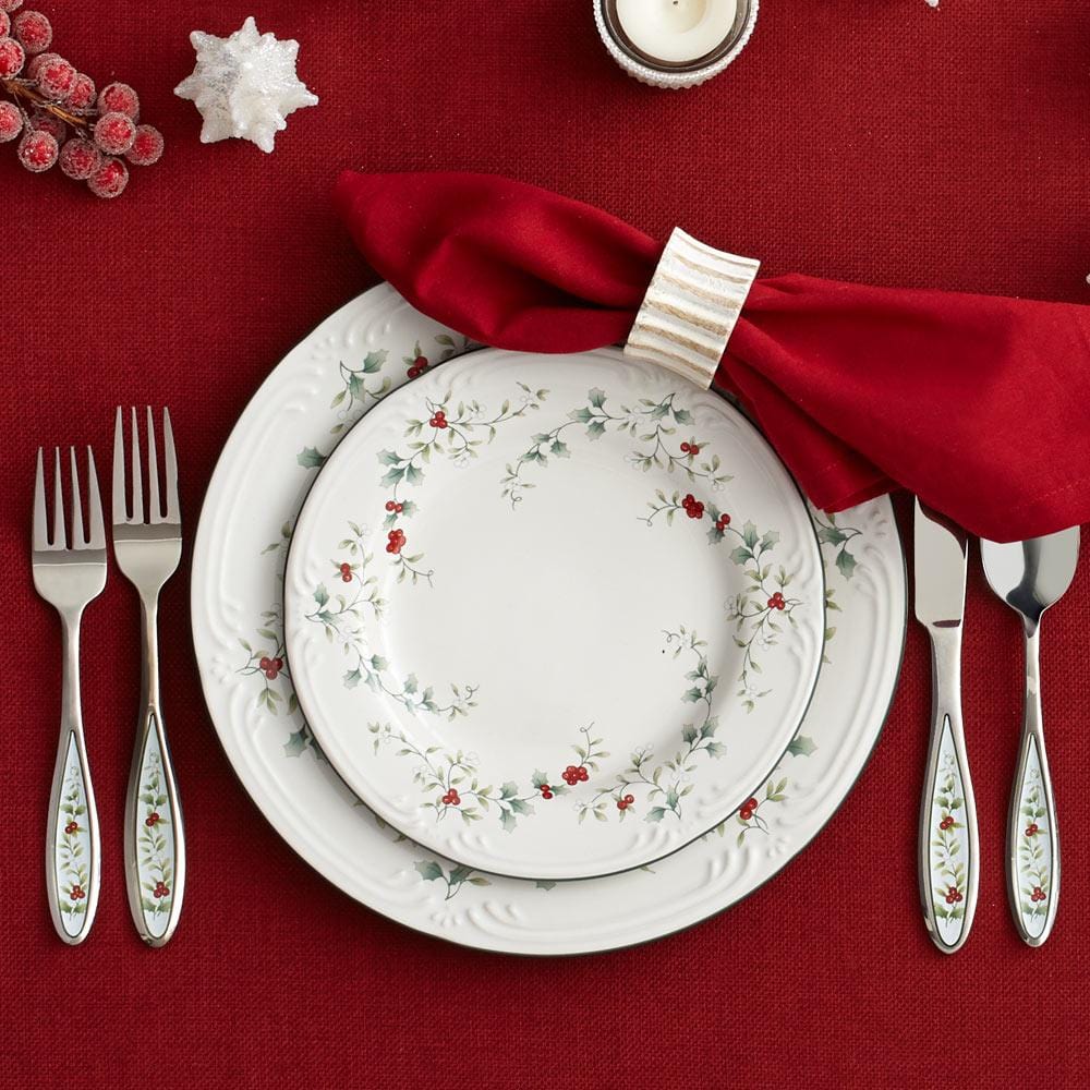 WinterberrySet of 4 Dinner Plates